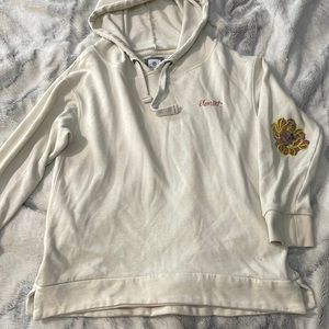 Comfortable Cream Sweatshirt with Flowers on the elbows